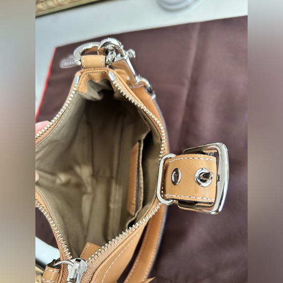 Coach Hamptons Leather Shoulder Buckle Barbie Bag 7542 RARE Tan with Dust Bag - Picture 4 of 12